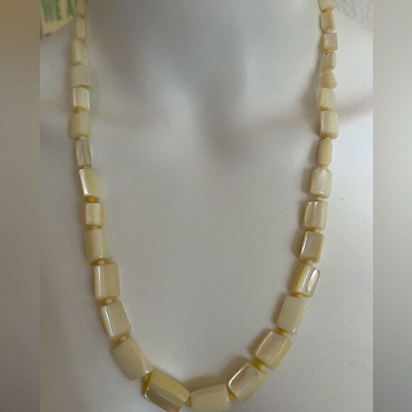 No Brand Jewelry - Mother of pearl vintage necklace